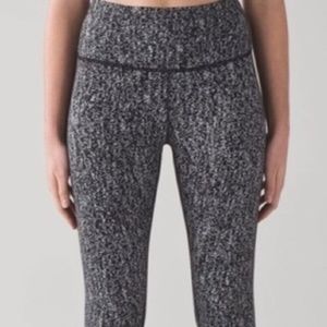 NWOT Wunder Under Black and White Speckles Legging-Size 6